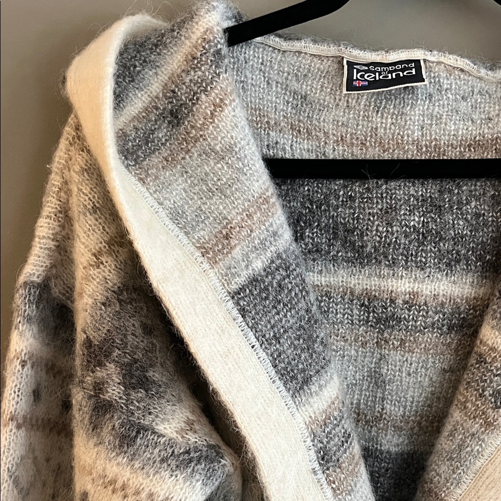 SAMBAND OF ICELAND Hooded Wool Cardigan - Gray and Cream Pattern - Picture 4 of 15